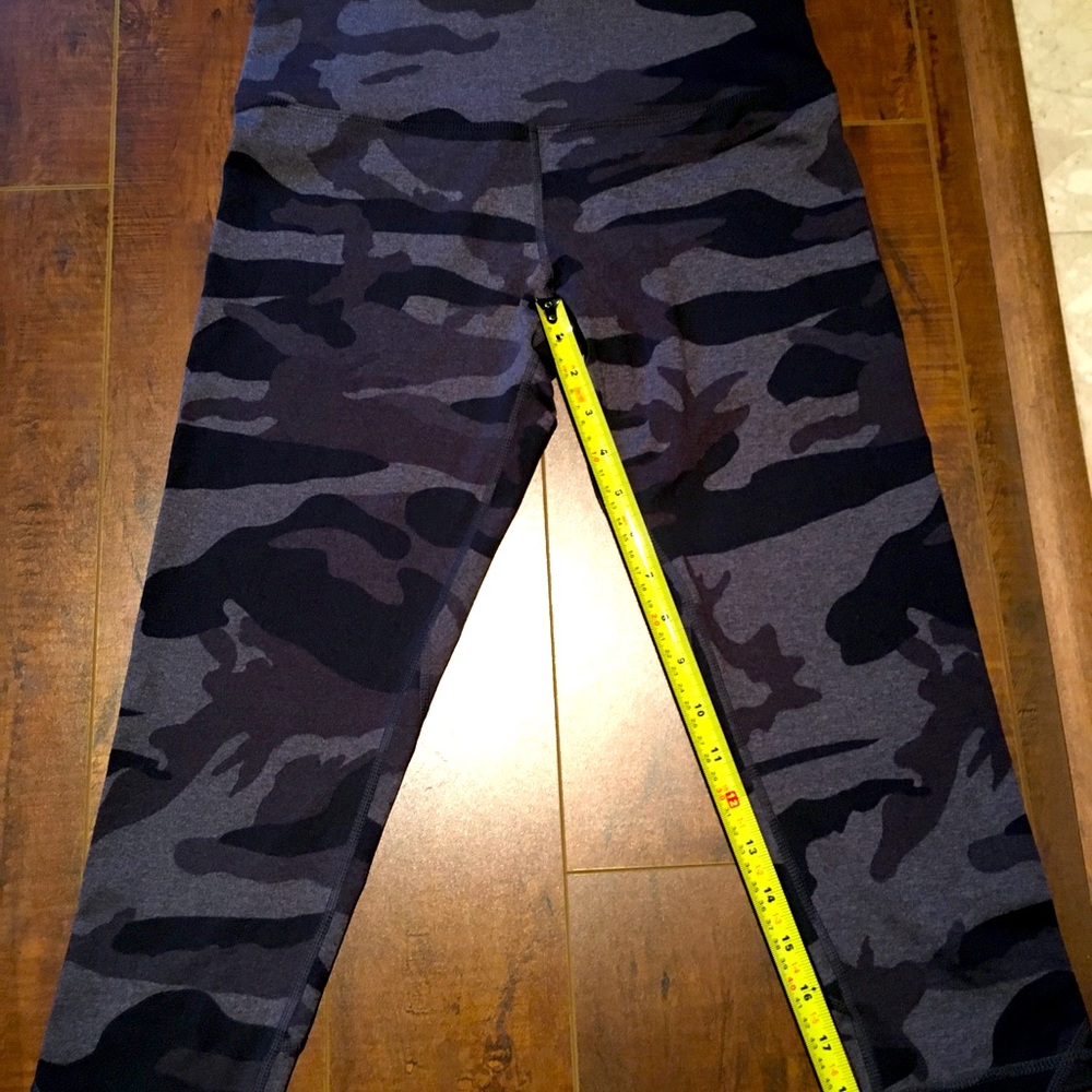 SOLD - TUFF ATHLETICS NWOT 3/4 length leggings